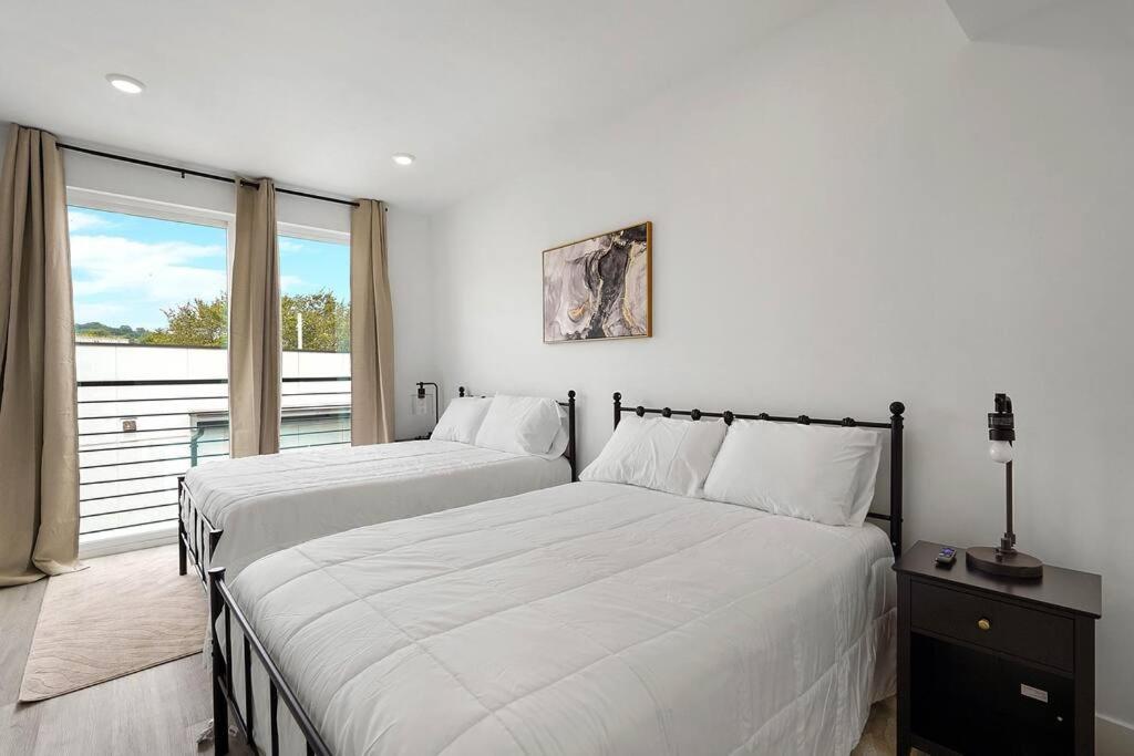 Enjoy Skyline Views From Private Roofdeck! Сasa de vacaciones