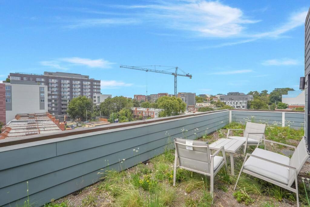 Enjoy Skyline Views From Private Roofdeck! * Washington